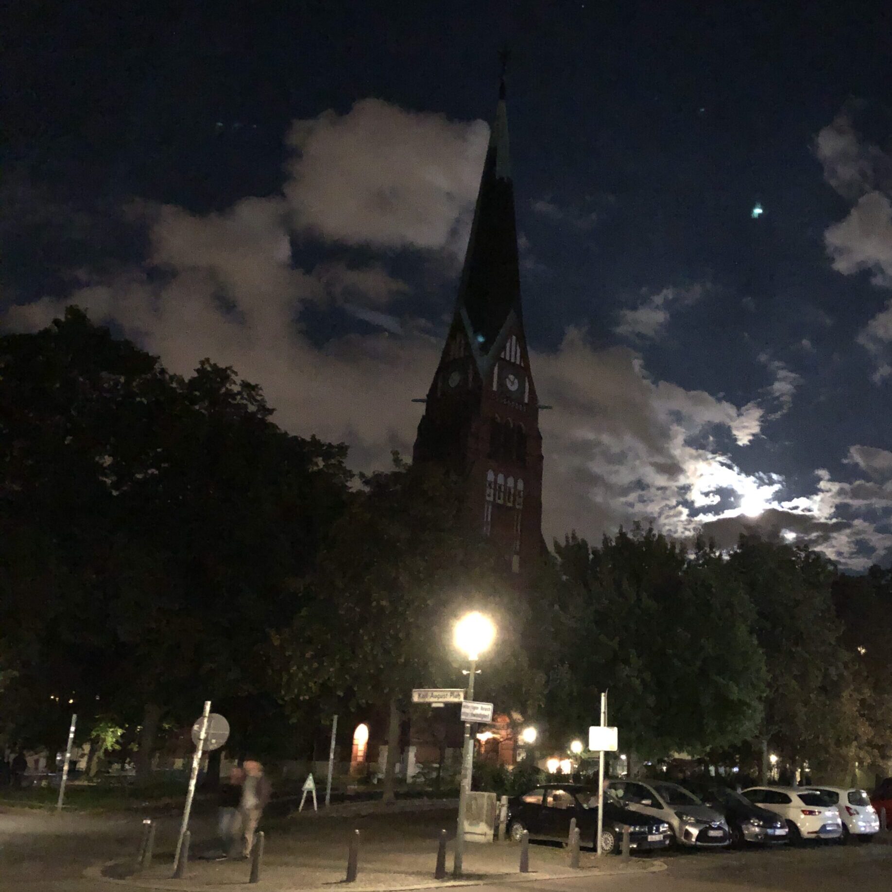 Trinitatis-Kirche bei Nacht