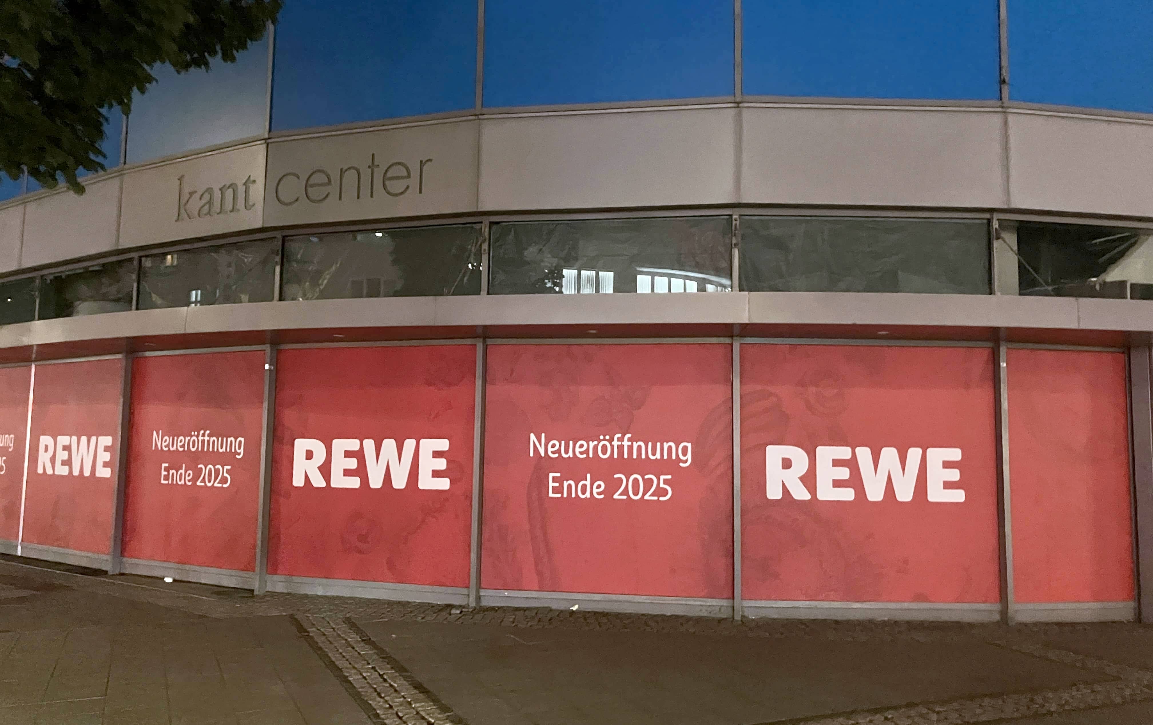 Neueröffnung Ende 2025 Rewe Kant-Center. Nach langem Leerstand könnte das die Einkaufsstraße deutlich aufwerten. 